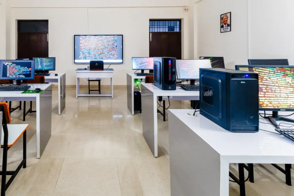 Computer Lab in Signature International Public School